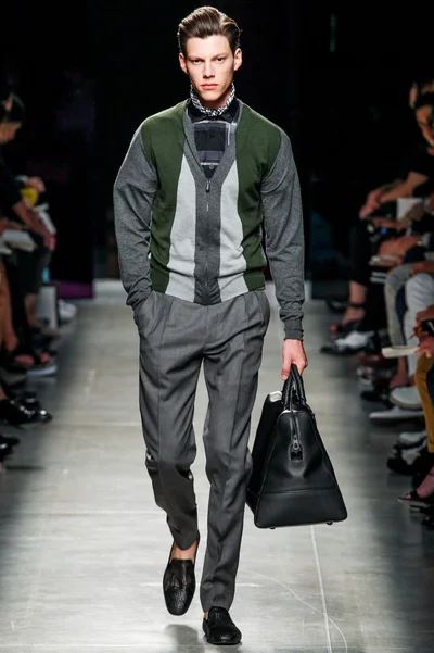 Look 16